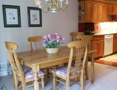 637 RANDALL DINING DSC04040