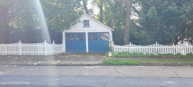 312 N Robinson Ave, Pen Argyl, PA 18072 - photo 4