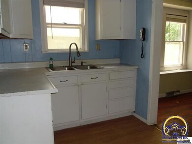 2314 SW Buchanan St, Topeka, KS 66611 - photo 4