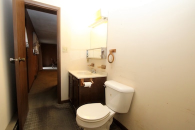 8105 Lawrence Rd, Harvard, IL 60033 - photo 6