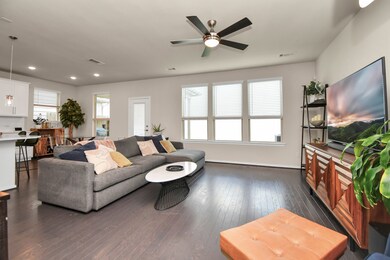 5128 Emma Frst St, Houston, TX 77018 - photo 6