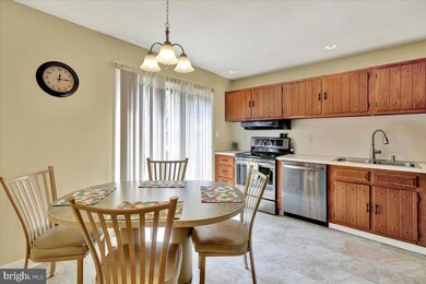 198 Oakmont Ct, Reading, PA 19607 - photo 5
