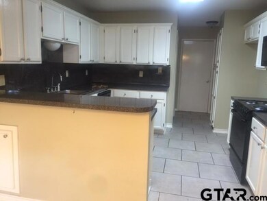 923 923 Creekside, Tyler, TX 75703 - photo 2