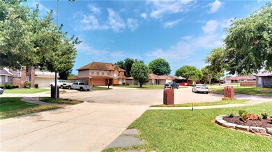 11019 Lettie Ct, Houston, TX 77075 - photo 4