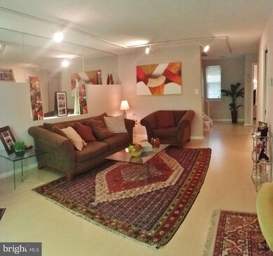 10452 Parthenon Ct, Bethesda, MD 20817 - photo 4