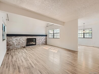 05 Living Room.jpg