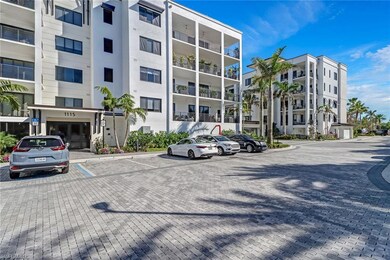 EXTERIOR, WALK TO 5TH OR BEACH