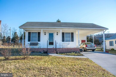 935 Dutchess Cir, Strasburg, VA 22657 - photo 2