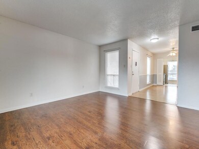 6412 Woodway Dr unit B, Fort Worth, TX 76133 - photo 3