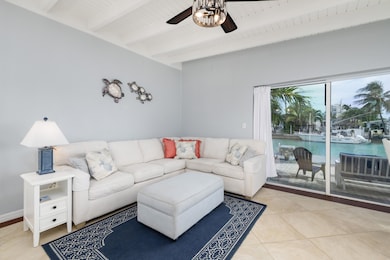 Key_Colony_Beach_390_4th_St_Interior_Liv