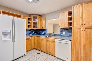 1135 W 31st St, Houston, TX 77018 - photo 7