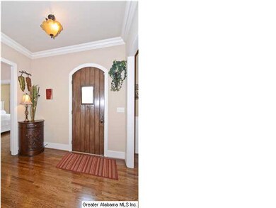 Large foyer with plenty of natural light -- gleami