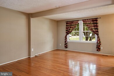 8659 Hickory Ridge Ct, Springfield, VA 22153 - photo 5