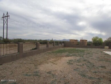 022-195666 back yard 2