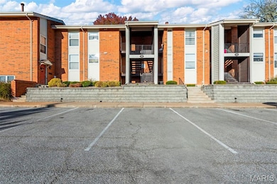 1949 Hunting Lake Ct unit 304, Saint Louis, MO 63122 - photo 2