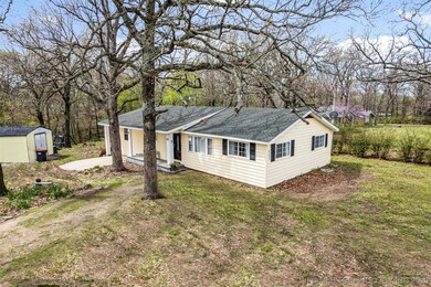 667 W Blocker St, Colcord, OK 74338 - photo 2