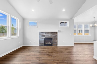 1733 NW Hemlock Ave, Redmond, OR 97756 - photo 5