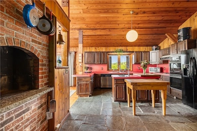1035 Mohegan Trail, Block Island, RI 02807 - photo 2