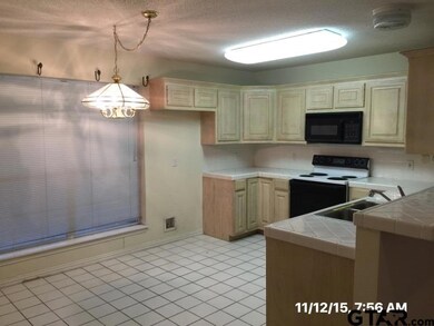 2010 2010 Villa Dr, Tyler, TX 75703 - photo 2