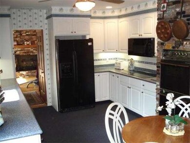 63 Old Westport Rd, North Dartmouth, MA 02747 - photo 2