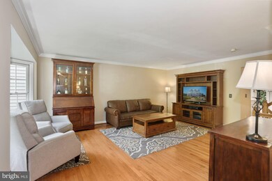 10618 Alison Dr, Burke, VA 22015 - photo 3