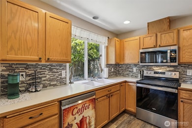 Kitchen with tile backsplash