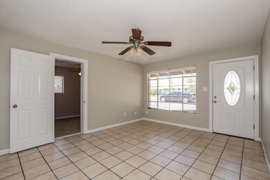 833 E Seldon Ln, Phoenix, AZ 85020 - photo 3
