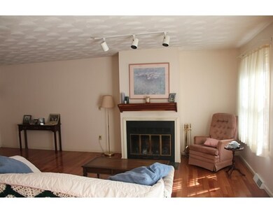 128 Laurelwood Dr unit 128, Hopedale, MA 01747 - photo 5