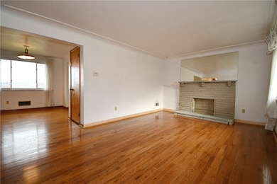 1528 Oneida Dr, Clairton, PA 15025 - photo 6