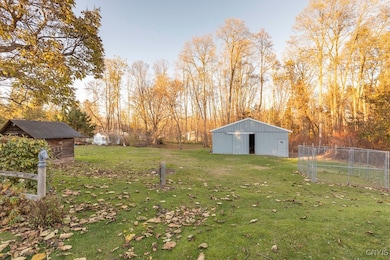 7670 Maple Rd, Baldwinsville, NY 13027 - photo 3