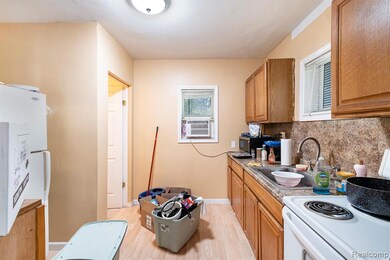 2710 Reynolds St, Flint, MI 48503 - photo 5