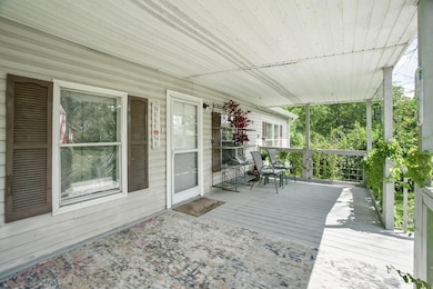 1047 Phillips Dr, Monterey, TN 38574 - photo 2