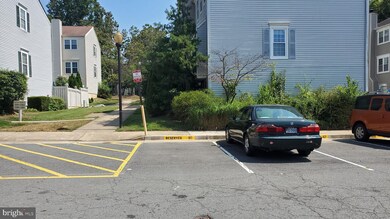 2365 Hunters Square Ct, Reston, VA 20191 - photo 2