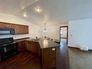 Large Kitchen Peninsula