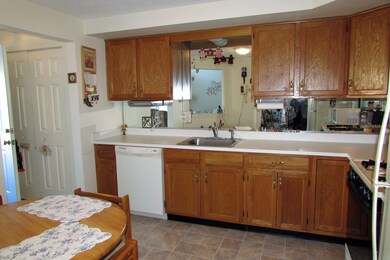 70 Willow Pond Dr, Rockland, MA 02370 - photo 2