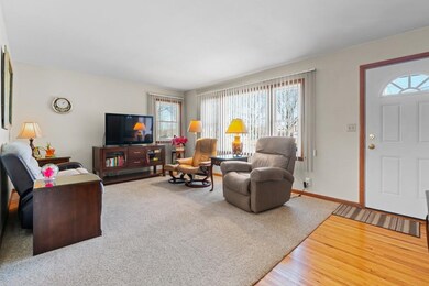 613 S Division St, Cedar Falls, IA 50613 - photo 5