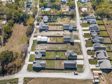 308 N Helton St, Randolph, TX 75475 - photo 3