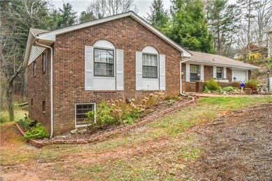 33 Fieldcrest Cir, Asheville, NC 28806 - photo 2