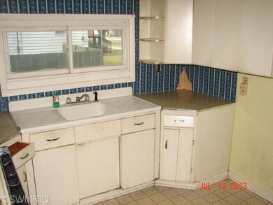 919 S Hooker Ave, Three Rivers, MI 49093 - photo 2