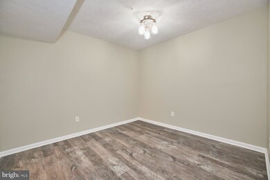 14017A Grumble Jones Ct, Centreville, VA 20121 - photo 7