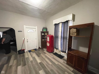 931 W 3rd St, Anderson, IN 46016 - photo 4