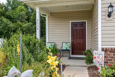 Beautiful Garden to enjoy at the front porch
