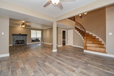 2050 Troon Dr, Alvin, TX 77511 - photo 6