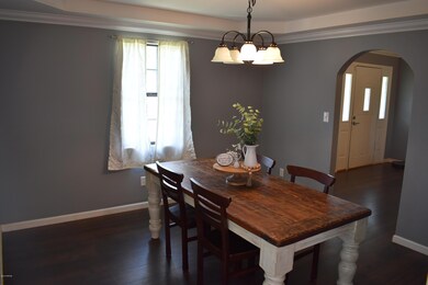 6 Dining Room