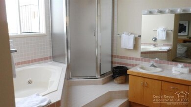 1836 Redtail Hawk Dr unit 57K, Redmond, OR 97756 - photo 6