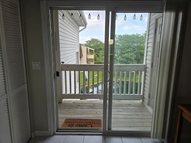 149 N Waters Edge Dr unit F, Glendale Heights, IL 60139 - photo 6