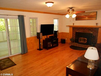 Den/Family/Great Room - Hardwood floors, wood burn