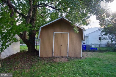 13707 Parkland Dr, Rockville, MD 20853 - photo 6