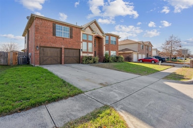 View of front of house featuring a front lawn, a g
