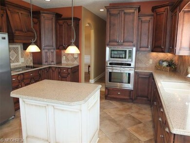 Stunning kitchen with Mullet cabinets, Quartz coun